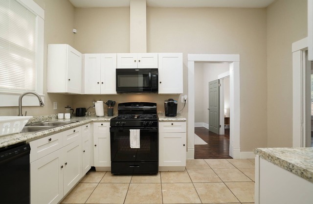 Amazing Fully Fenced Home Only 5 Mins From Downtown