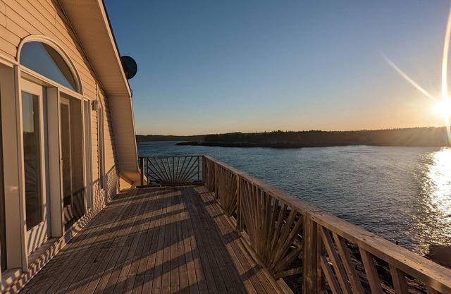 Amazing getaway perched on the shore of Seeley's Cove