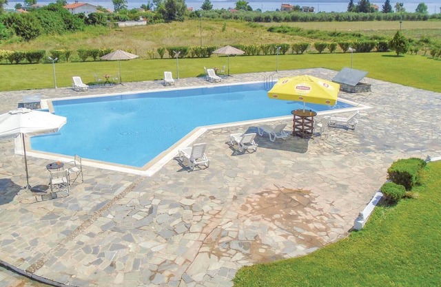 Amazing Home in Kamena Vourla With Wifi and 9 Bedrooms