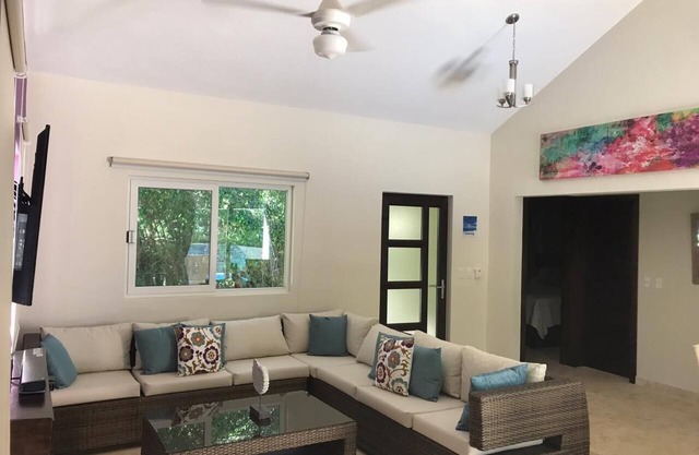 Amazing Heated Jacuzzi, Private Pool, 2 Bed/Bath, AC in Everyroom!