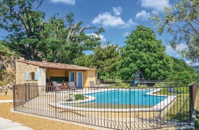 Amazing home in Sainte Croix-à-Lauze