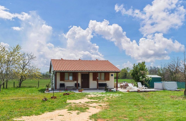 Amazing home in Barban with jacuzzi