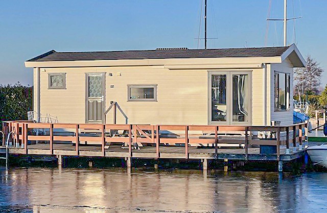 Amazing home in Breukelen with WiFi