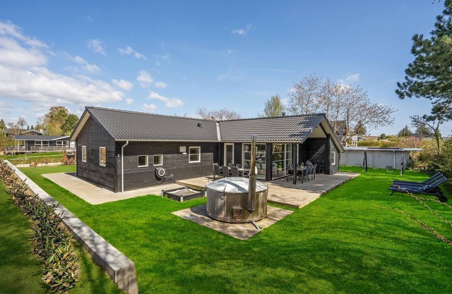 Amazing home in Ebeltoft with sauna