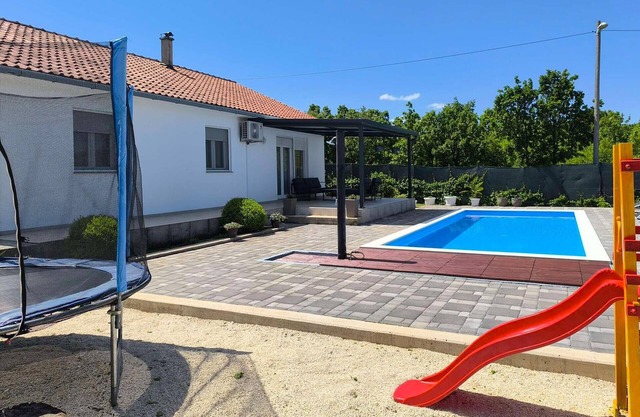 Amazing home in Vinjani Gornji