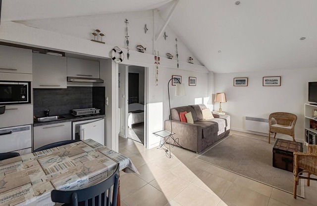 Amazing home in La Gueriniere with WiFi