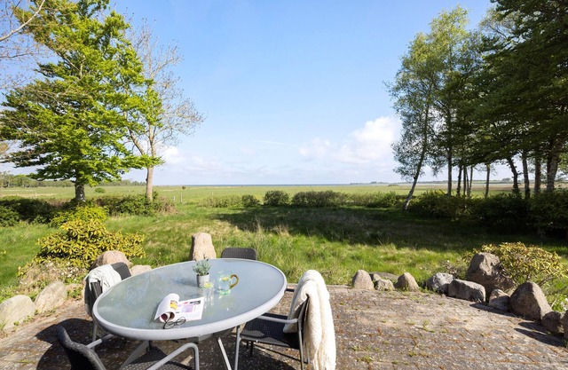 Amazing home in Orø with kitchen
