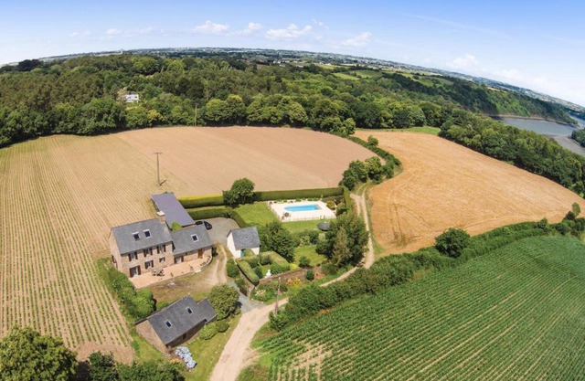 Amazing Home In Pleudaniel