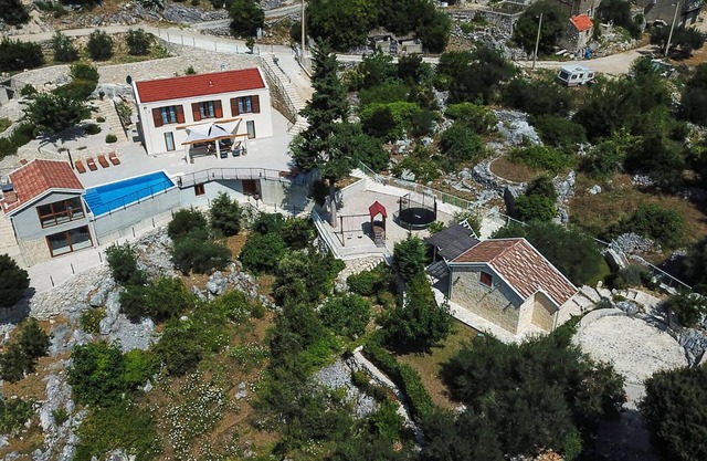 Amazing home in Ploce