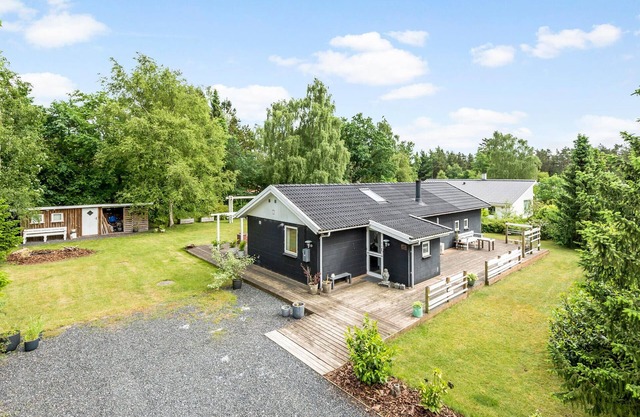 Amazing home in Rønde with WiFi