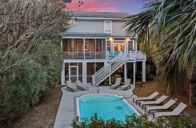 Amazing IOP Vacation Home! 5 bedrooms with POOL and HOTTUB