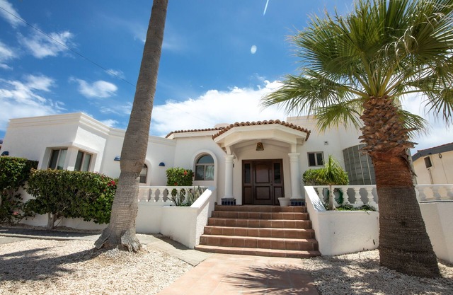 Amazing Las Conchas Beach Front with Heated Spa & Kayaks!