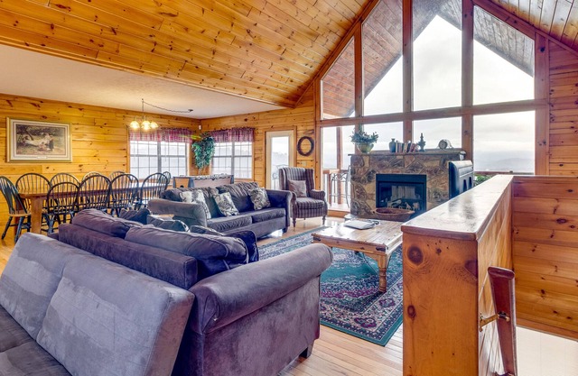 Amazing log cabin with private hot tub and sweeping mountain views