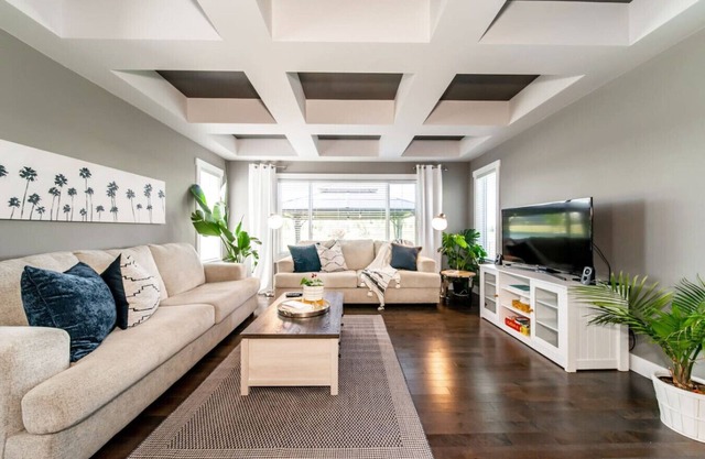 ★Amazing Luxe Home★AC☀️HUGE Yard🌴FirePit🐶Friendly