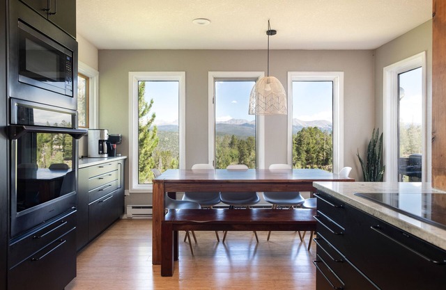 Amazing Mountain Views, Modern Retreat by Winter Park, Granby, Rocky Mountain NP