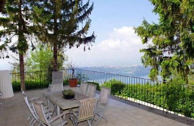 AMAZING PANORAMIC VILLA OVERLOOKING THE LAKE