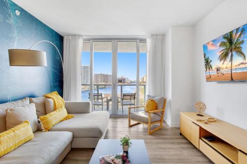 Amazing Pool Apartment with Balcony Near Beach