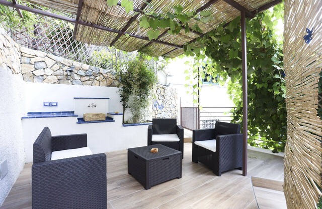 Amazing Seaview Apartment with garden