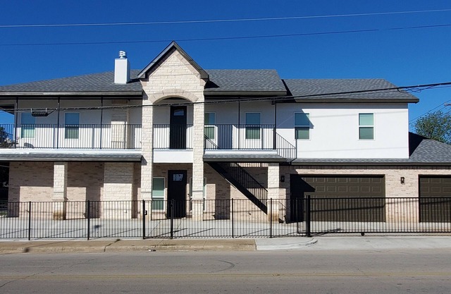 Amazing Spacious House in Ideal Location - Perfect for Large Groups!