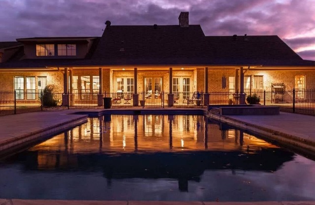 Amazing Sunrise Ranch with pool near DFW