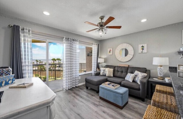 Amazing Sunsets! Sleeps 6! 3 pools!Dog friendly, great views!