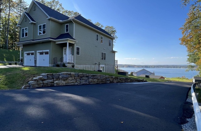 Amazing Townhome Overlooking Saratoga Lake