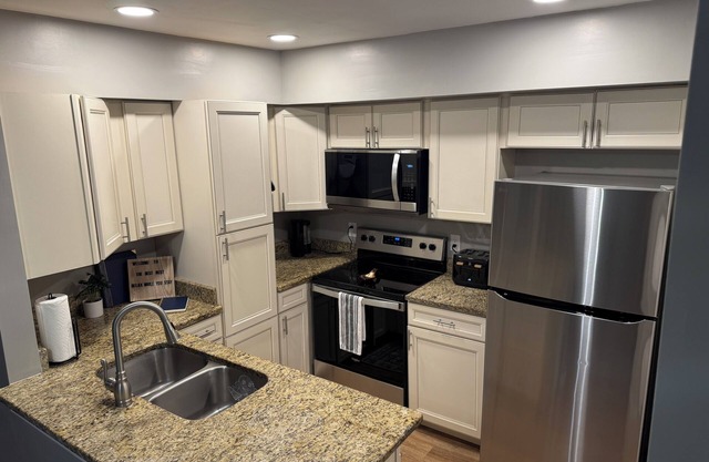 Amazing townhome in Atlantic Beach just minutes from ocean.