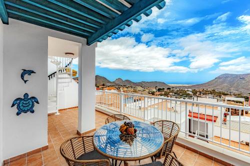 Amazing view in Blue one bedroom apartment with WiFi and pool