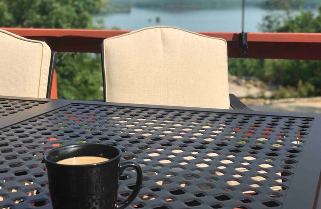 Amazing view of Lake Norfork, room for everyone!