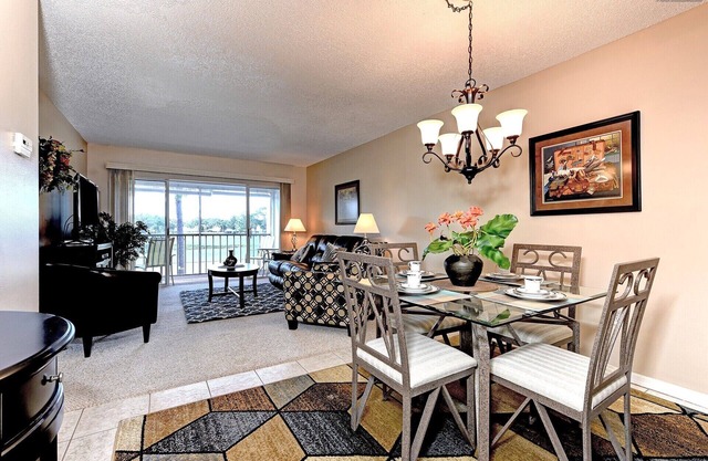 Amazing View - On Golf Course - Near Beaches, Shopping & Restaurants