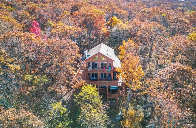 Amazing Views From 3 Decks! Pool - Gazebo - Hot Tub - Pool Table - Games - Grill