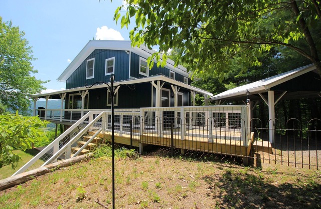 Amazing views, 4 KING BEDs, Pets OK, Ultra-Fast Wi-Fi, Firepit, Covered Deck