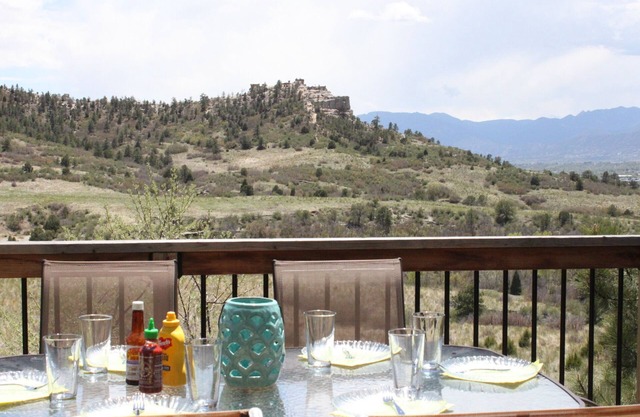 Amazing Views and Privacy minutes from major Co Springs attractions