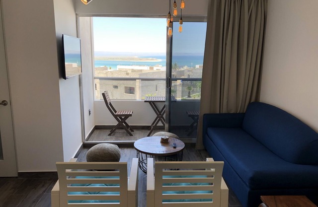 Amazing Views | Modern 1BR | Pools | Gym | Cinema | Netflix