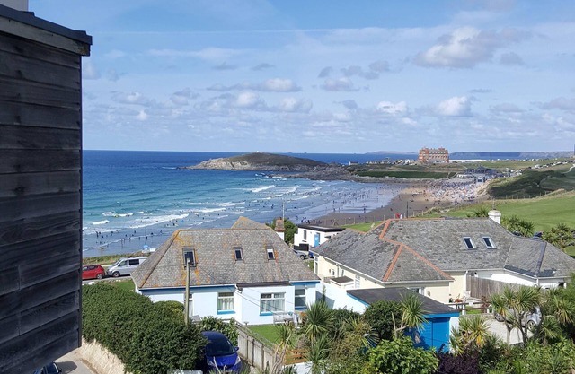 Amazing views of Fistral Beach with secure parking for 2 vehicles