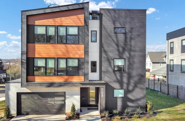 AMAZING VIEWS Rooftop Patio, Gym and Game room