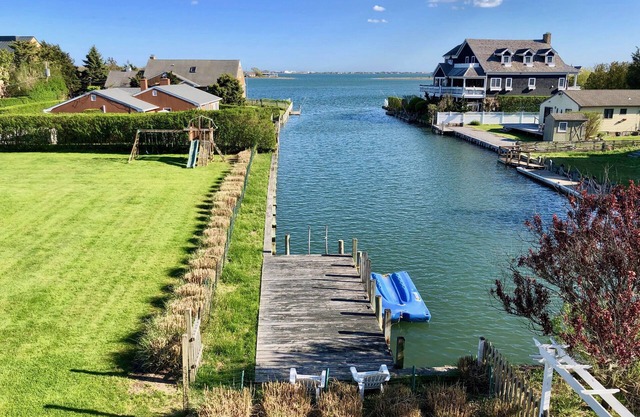 Amazing waterfront, heated pool, jacuzzi, lg waterside lawn, close to everything