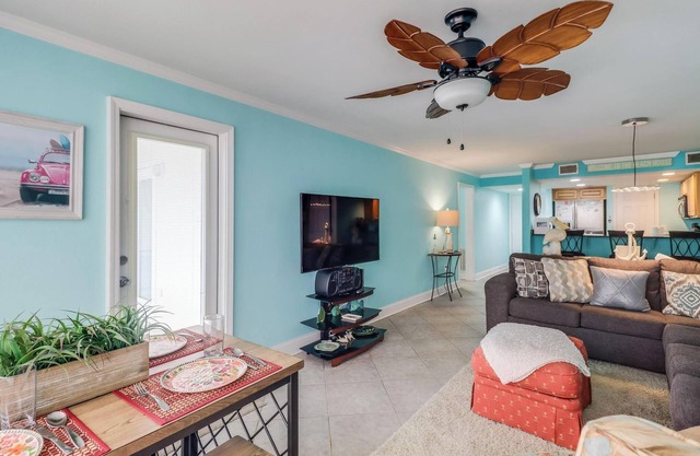 Amazingly Relaxing and Convenient Sleeps 6 With Pool!