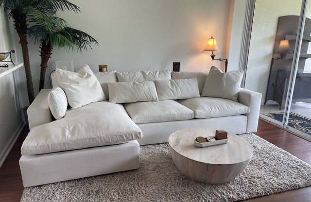 Amenity-filled golf course community. Restaurants, pools, fitness/spa near Marco