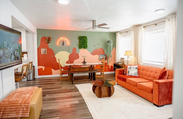 Amentity Packed 3BR: Hot Tub, Pool, Sauna, Outdoor Theater & More 45 min to Zion