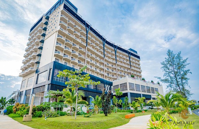 AMERALD RESORT HOTEL DESARU