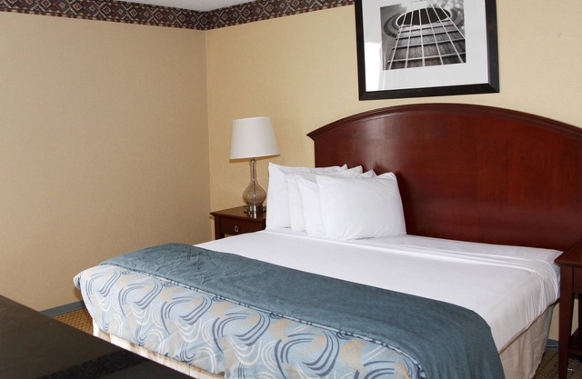 America's Airport Inn & Suites
