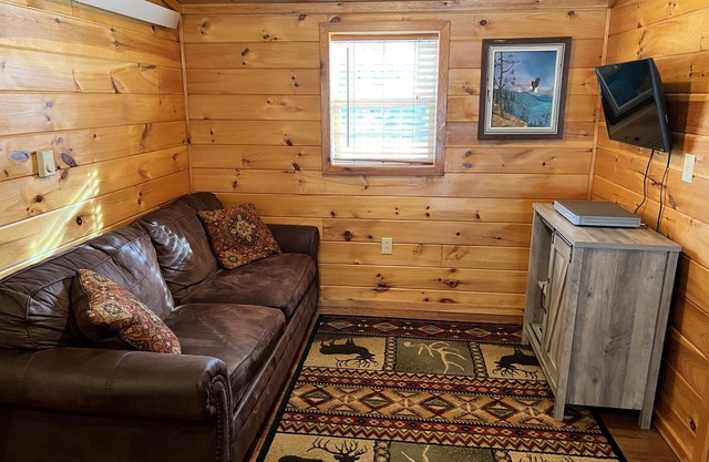 American Pines Cabin, 5 miles from Mt Rushmore!
