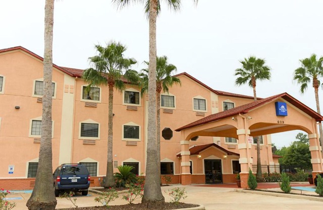 Americas Best Value Inn and Suites Houston FM 1960