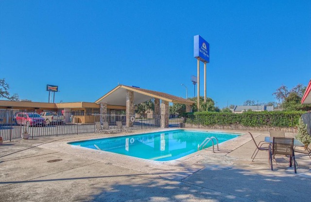 Americas Best Value Inn Uvalde