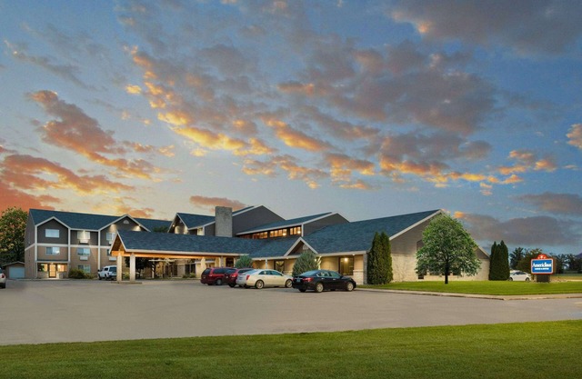 AmericInn by Wyndham Valley City - Conference Center