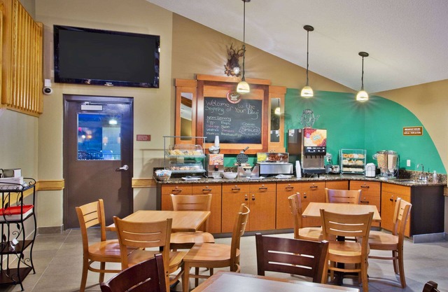 AmericInn by Wyndham Grand Forks