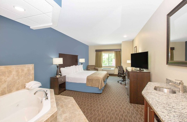 AmericInn by Wyndham Humboldt