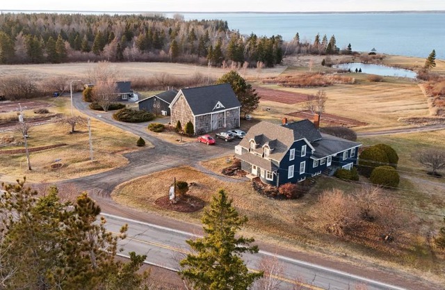 Amherst Shore Country Inn