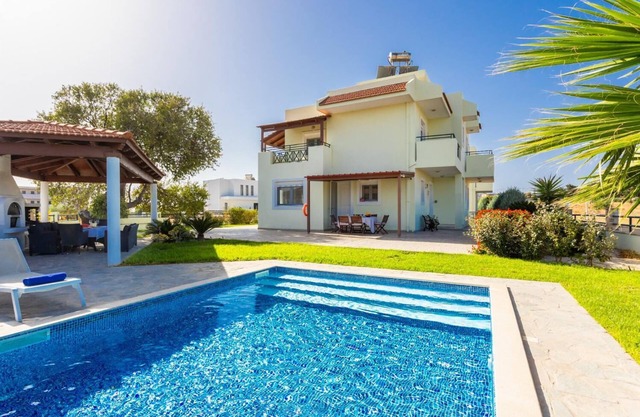 Amphitrite Villa - Four Bedroom Villa, Sleeps 8